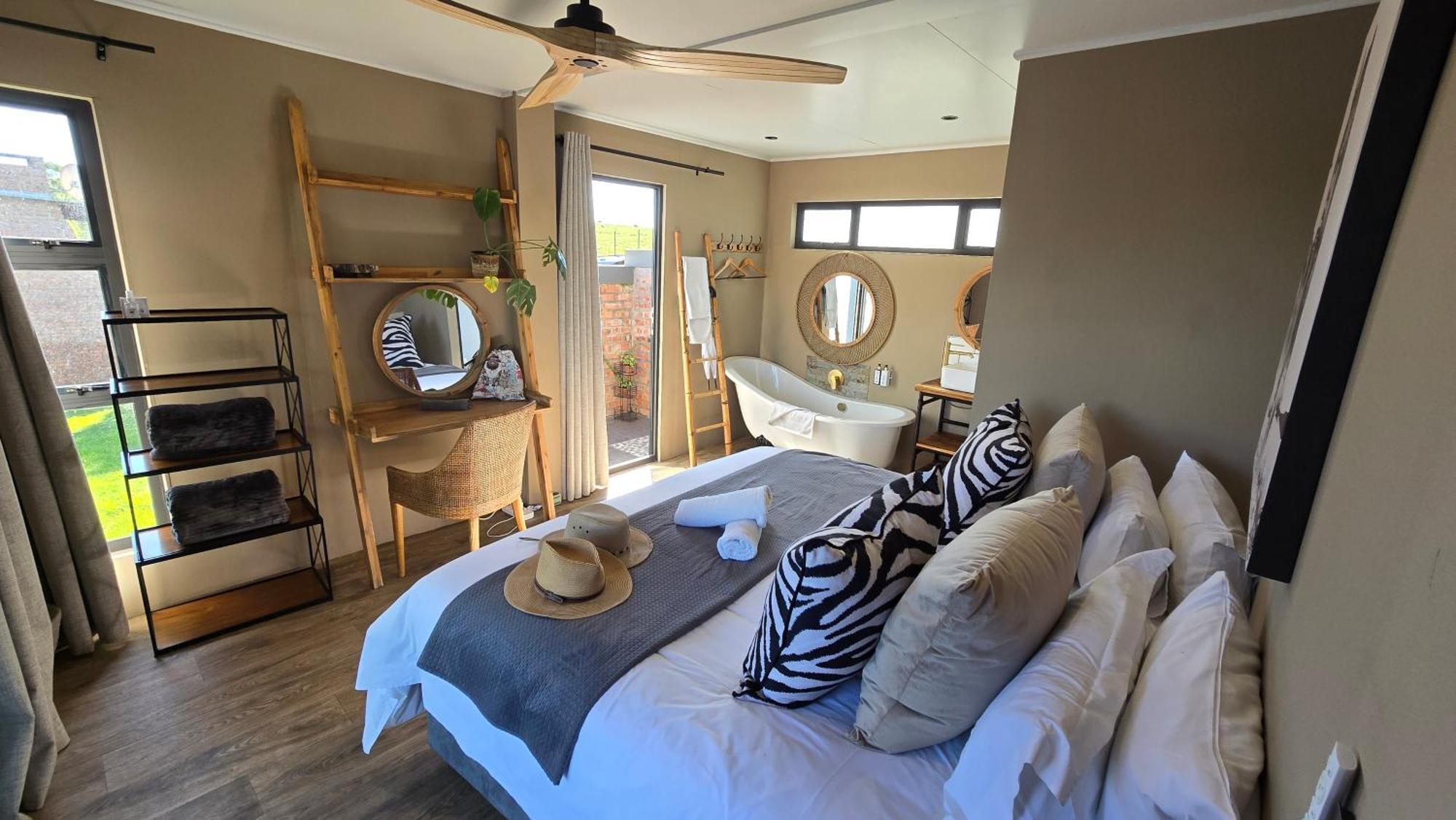 Buff & Fellow Eco Cabins George Luaran gambar