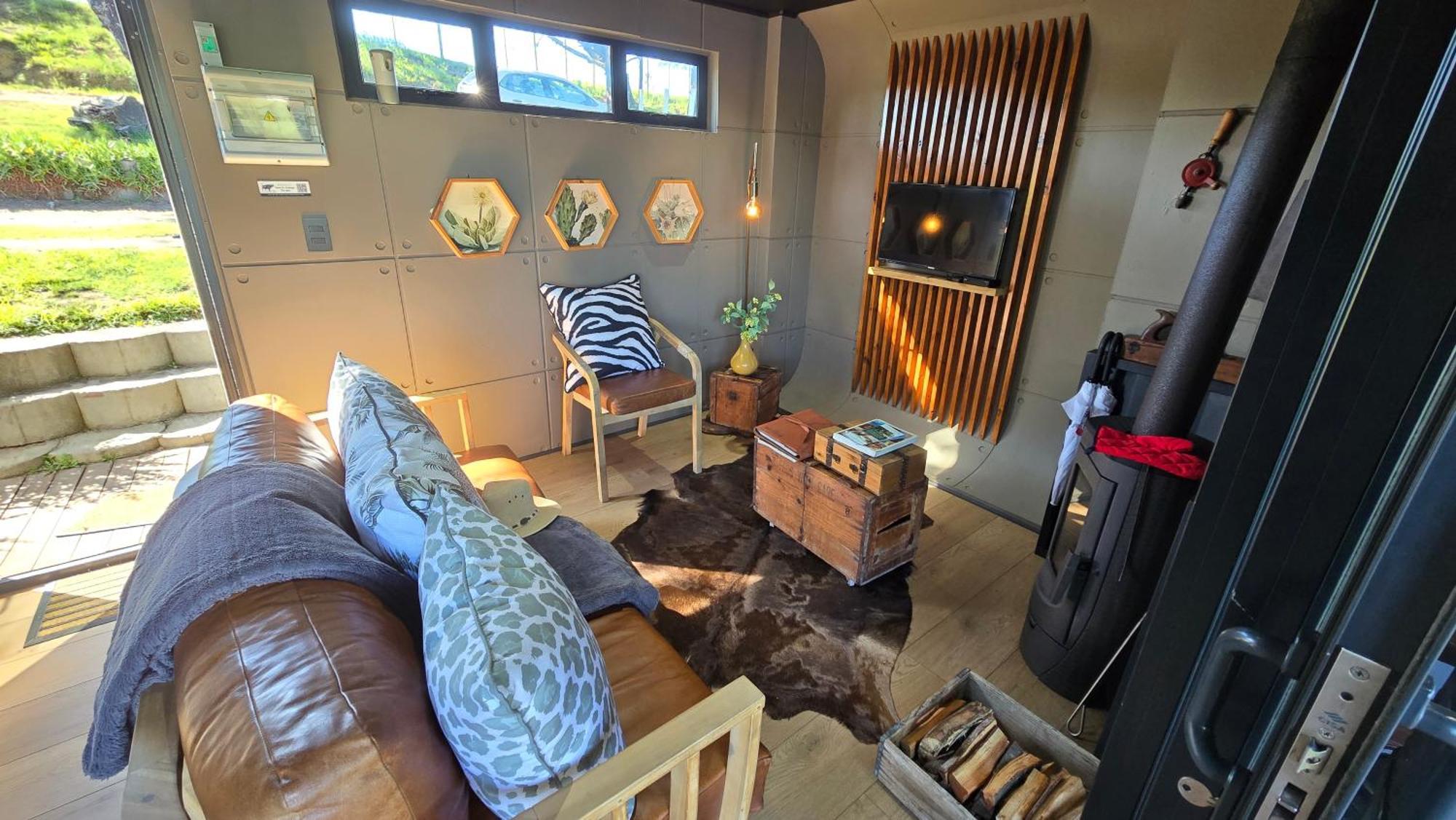 Buff & Fellow Eco Cabins George Luaran gambar