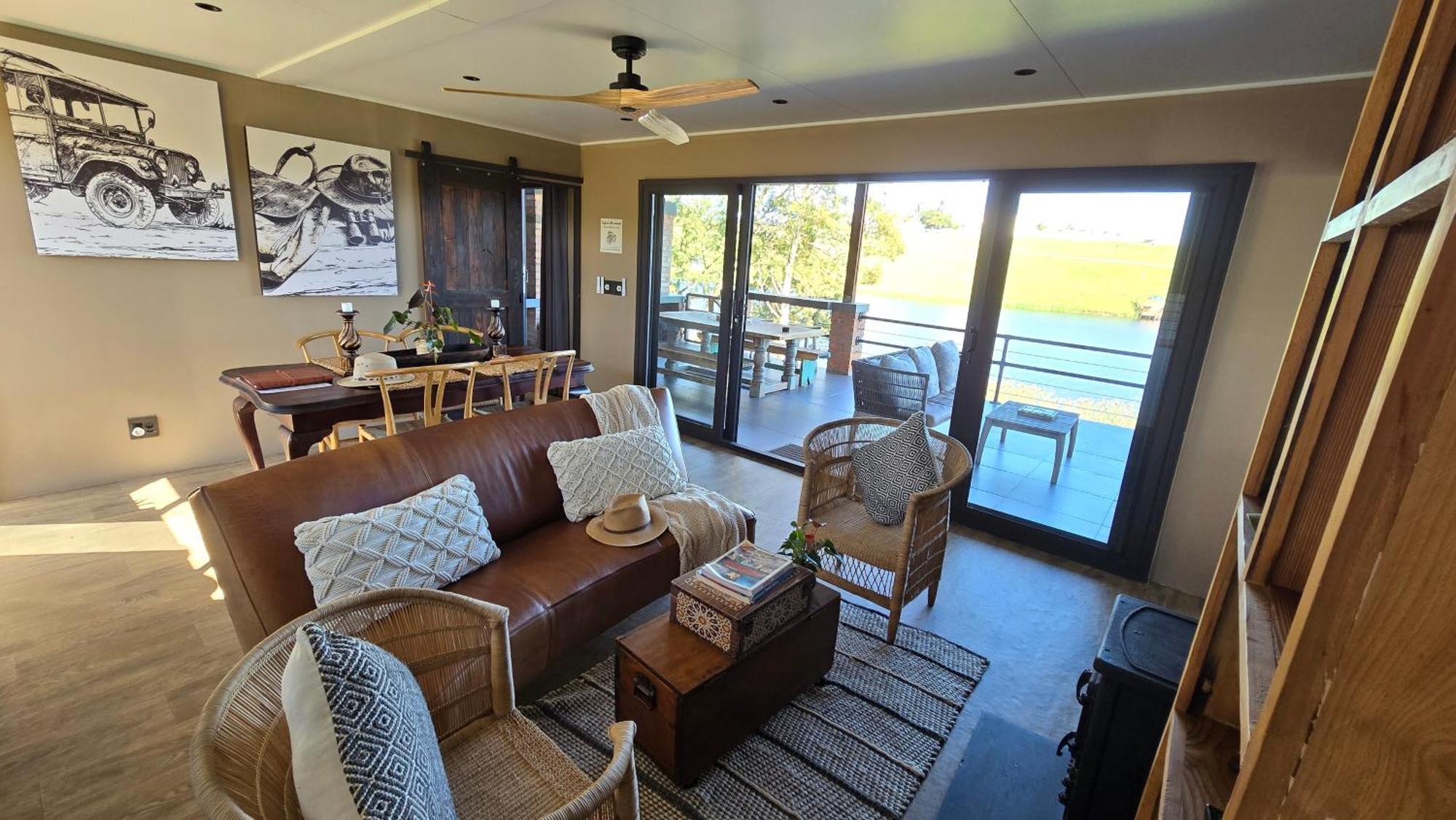 Buff & Fellow Eco Cabins George Luaran gambar