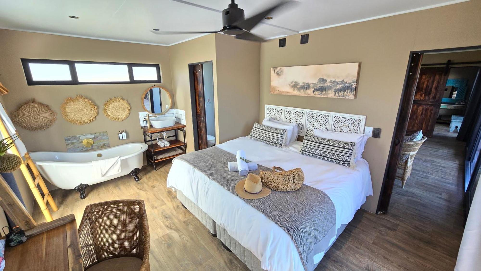 Buff & Fellow Eco Cabins George Luaran gambar