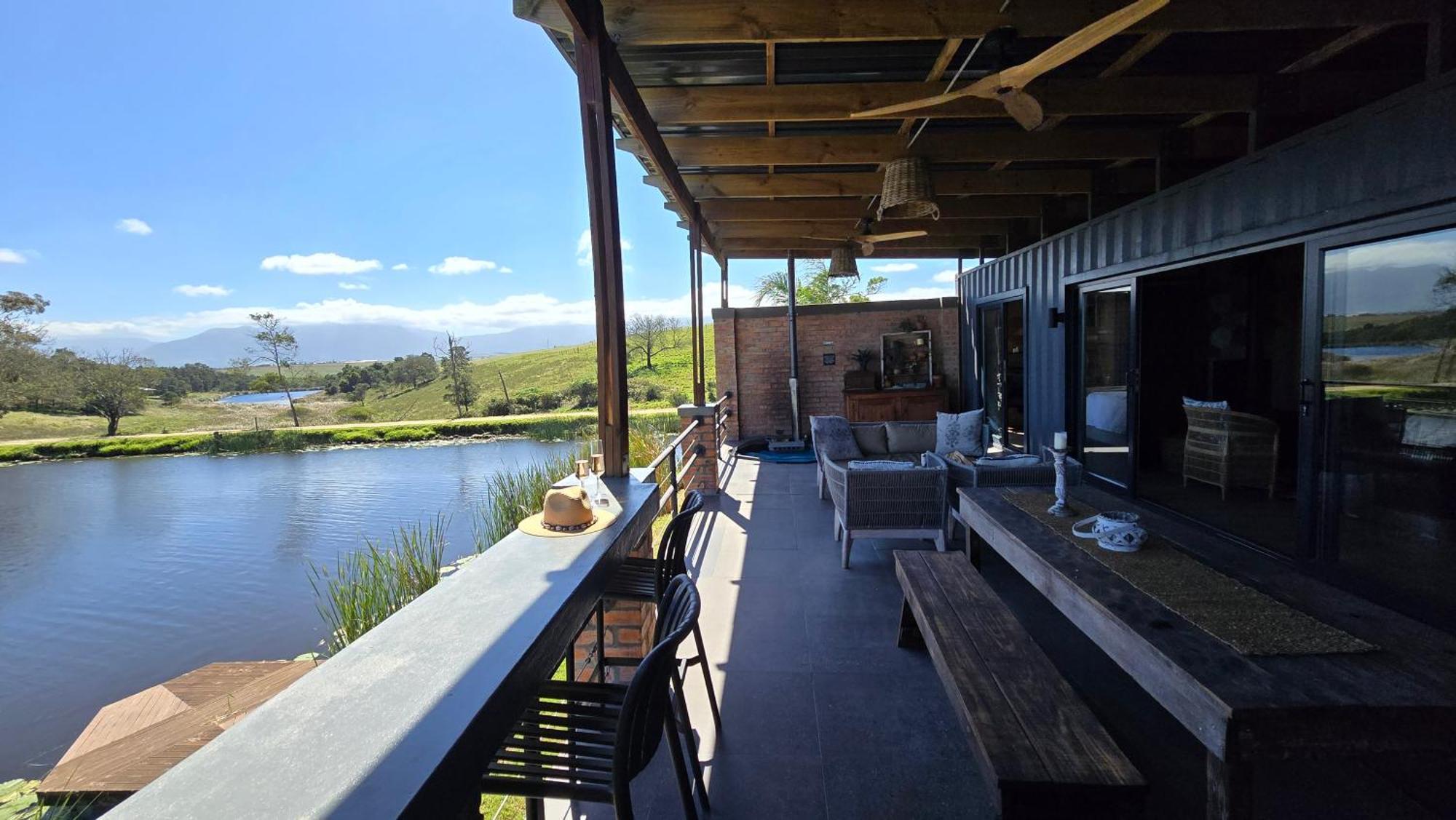 Buff & Fellow Eco Cabins George Luaran gambar